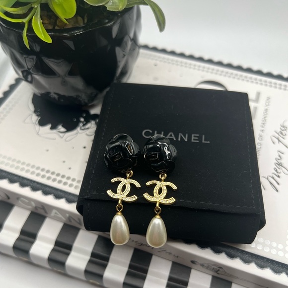 CHANEL Jewelry - AUTH CHANEL CC Black Flower & Pearl Drop Earrings